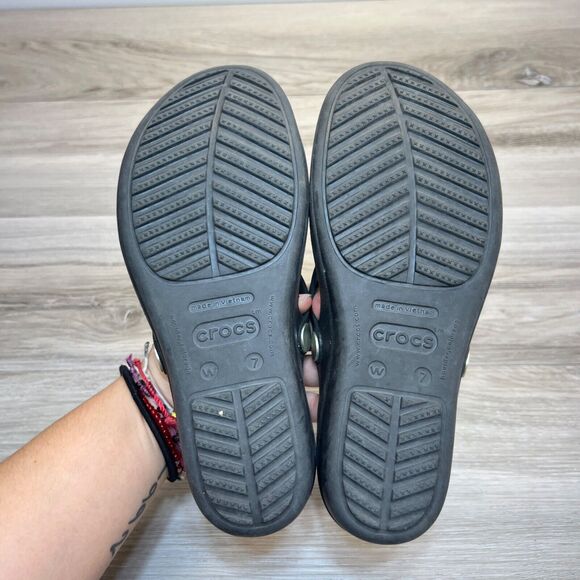 Crocs Sanrah 203342 Black Silver Circle Wedge Slip On Thong Sandals US Women’s 7 - Picture 7 of 10